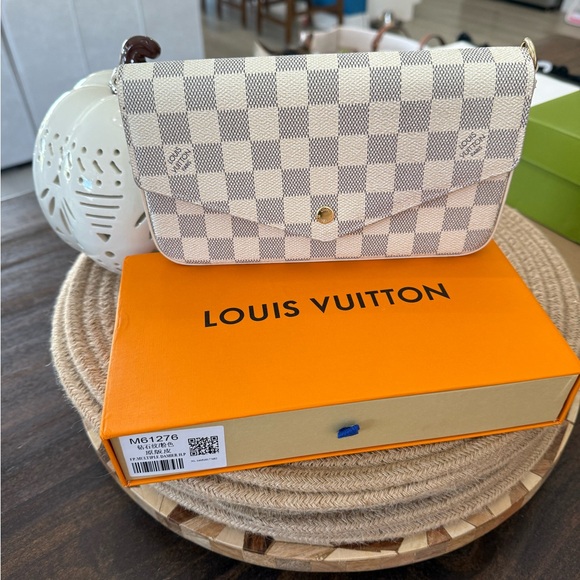 LV Checkered Cream and Gray Women's Bag - Picture 1 of 8